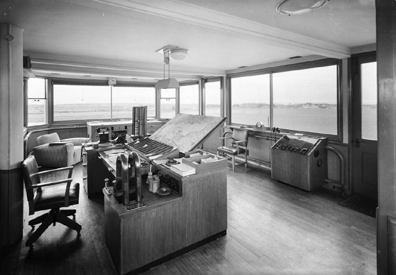 File:Airport1937ControlRoom.jpg