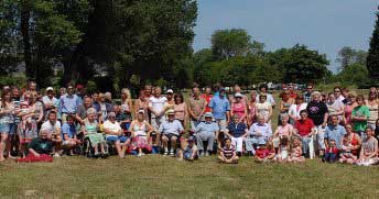 File:LabeyFamilyPicnic.jpg