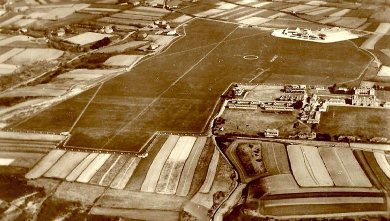File:D20AirportAerial1937.jpg