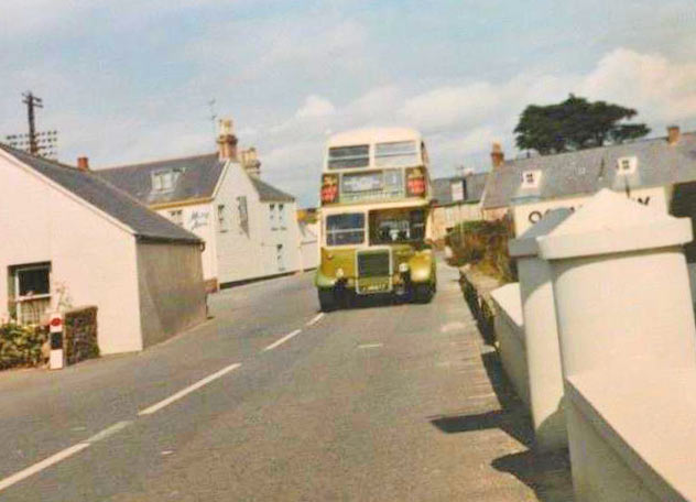 File:F18BusSeymourInn.jpg