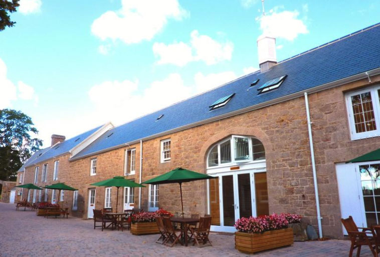 File:W21LeHurelHolidayCottages8.jpg