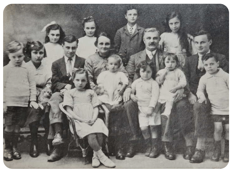File:An23LeFondreFamily13Children.png