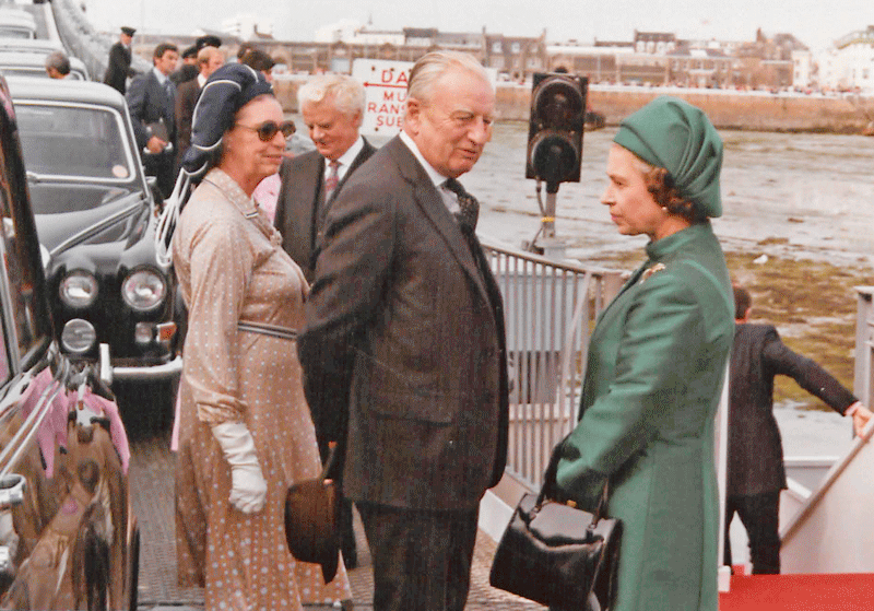 File:QueenVisit1978-22a.png