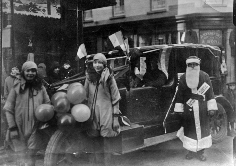 File:EB15XmasCarnival1920s.jpg