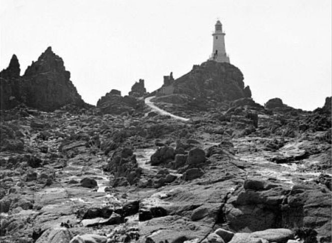 File:GM22GWRCorbiereLighthouse1925.jpg