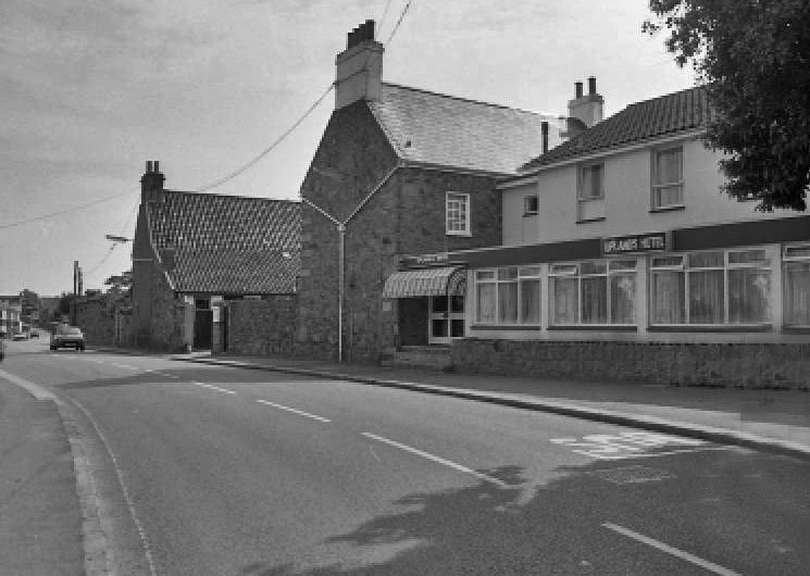 File:J25UplandsHotel1983a.jpg