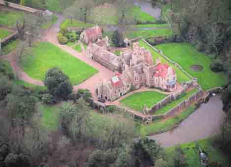 File:StOuenManoraerial.jpg