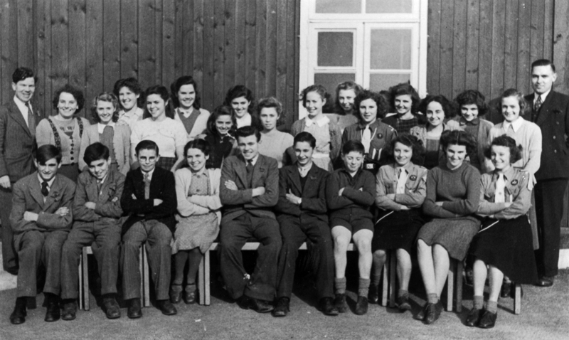 File:J25StJohn'sSchool1949MrTostevin.png