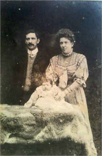File:WinifredBudden&Parents.jpg