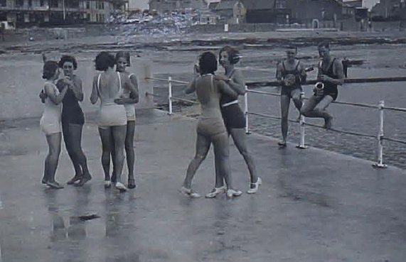 File:H25JSCAlbum1930s59Dancing.png