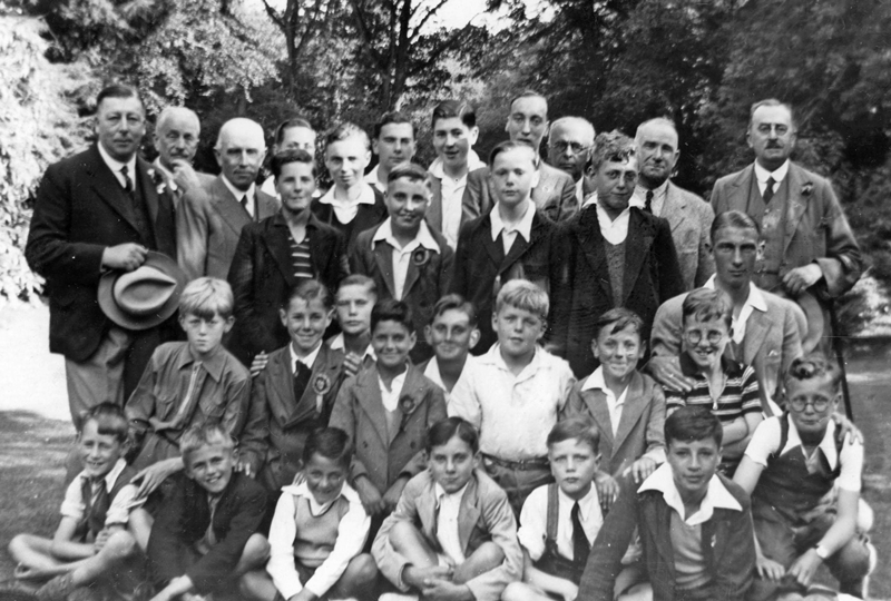 File:H25StPaul'sChurchOuting1930s.png