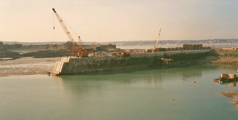 File:CW23ElizabethHarbour1988OuterWall.png