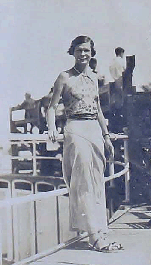 File:H25JSCAlbum1930s143Fashion.png