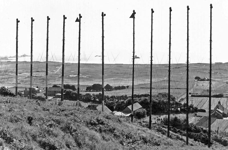 File:U12AirfieldLightingPoles1952.jpg