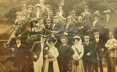 File:Charabanc1909.jpg