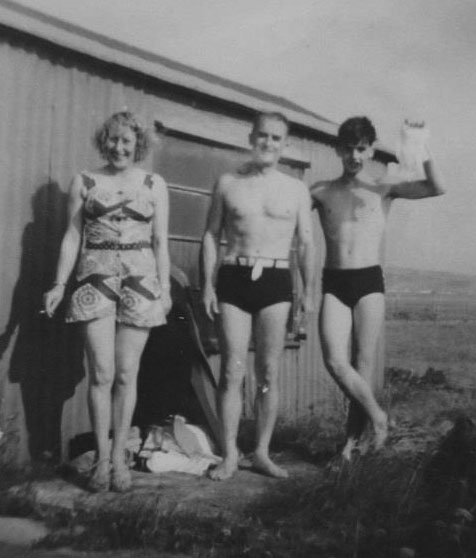File:FJp21SurfingPatOxenden,Colin&JimFalla50s.jpg