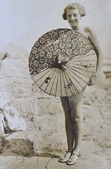 File:H25JSCAlbum1930s106Fashion.png