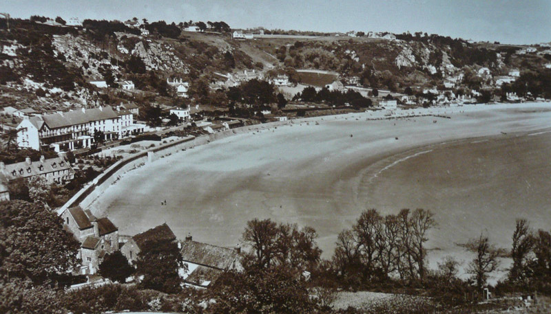 File:EB15StBrelade'sBay4.jpg