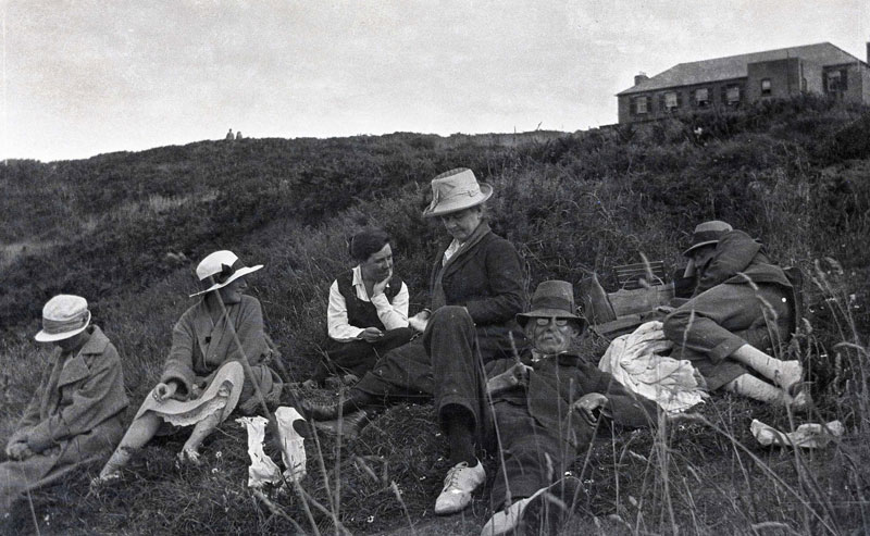 File:H25HyneFamilyPicnicPlemont1920.jpg