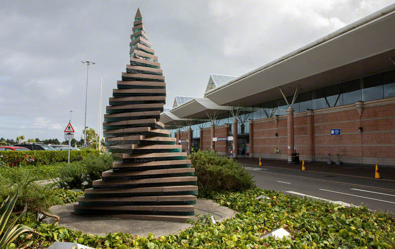 File:W22SculptureHelicalSpire3.jpg