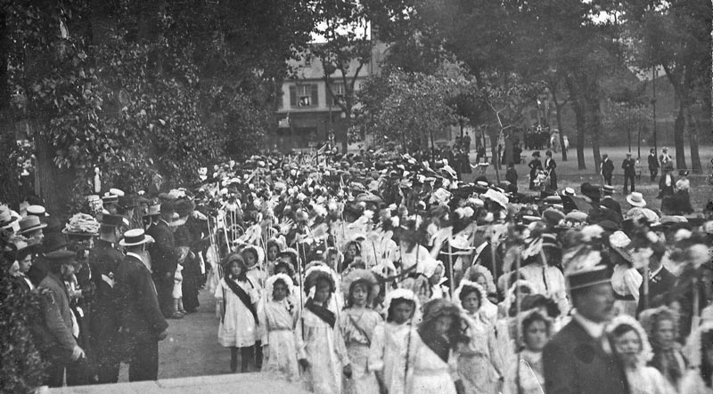 File:E16CoronationFete1911.jpg