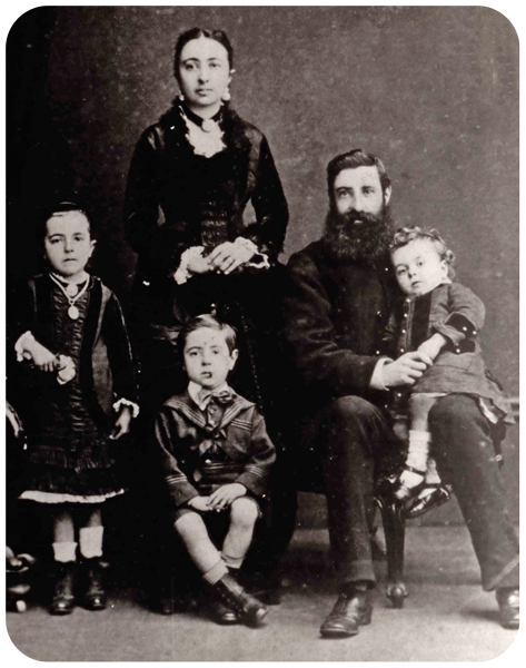 File:An24PhilipMourantRichardson(1847-1925)&SusannahEsther(Norman),Ella,Philip,Ralf.png