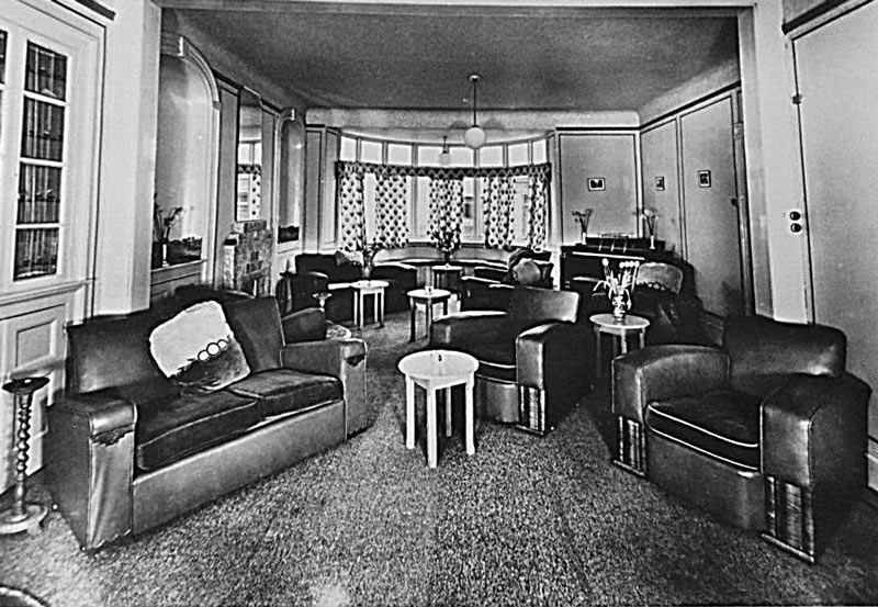 File:E18SarumHotelLounge1939.jpg