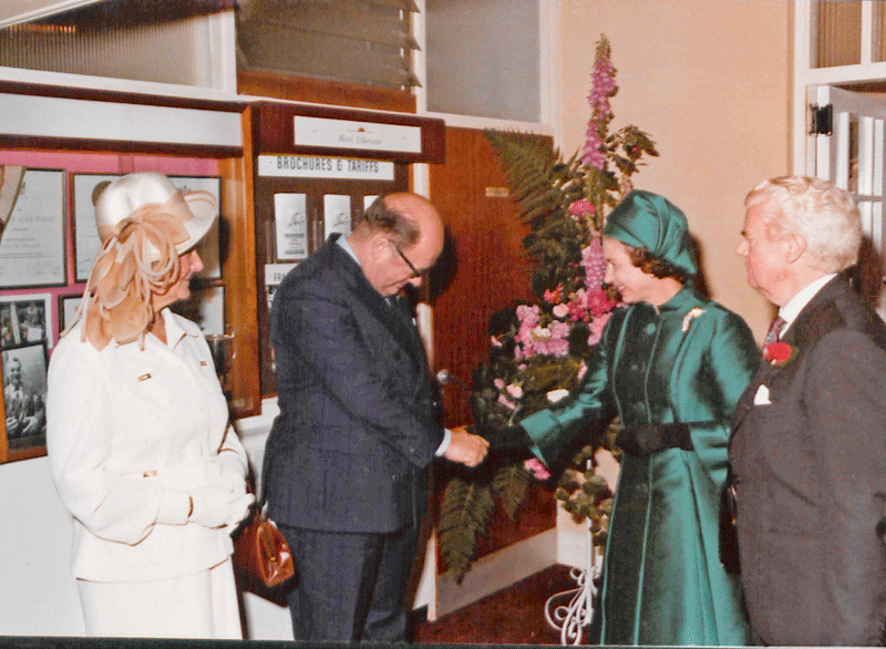 File:QueenVisit1978-12a.png
