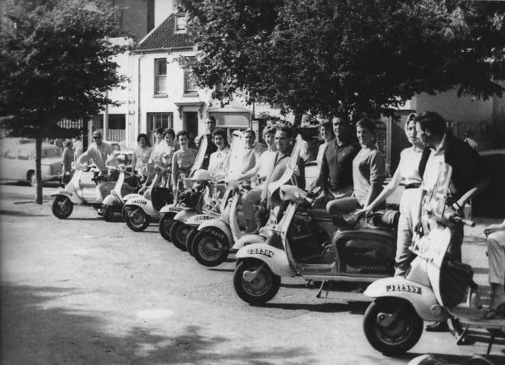 File:HarlequinScooterClub64.jpg