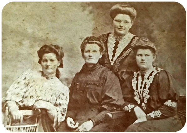 File:An24MelvinaAmandaKnight(Robilliard)&Daughters.png