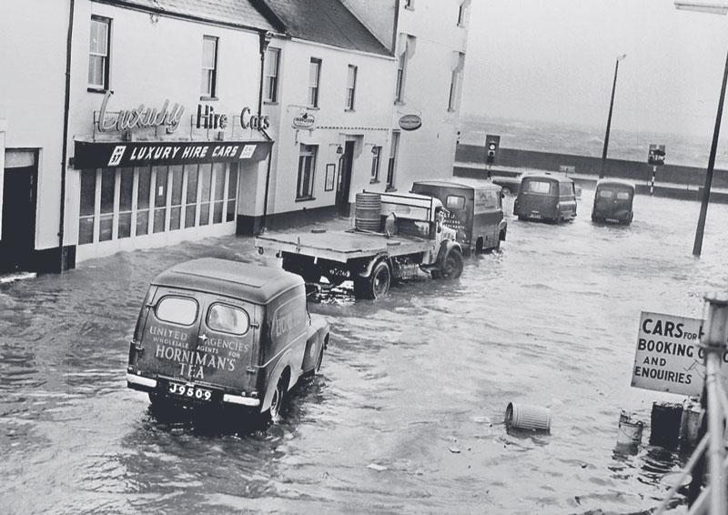 File:J18Flooding11Jan1962.jpg