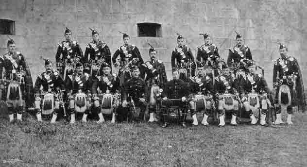 File:2ndHLIPipers.jpg