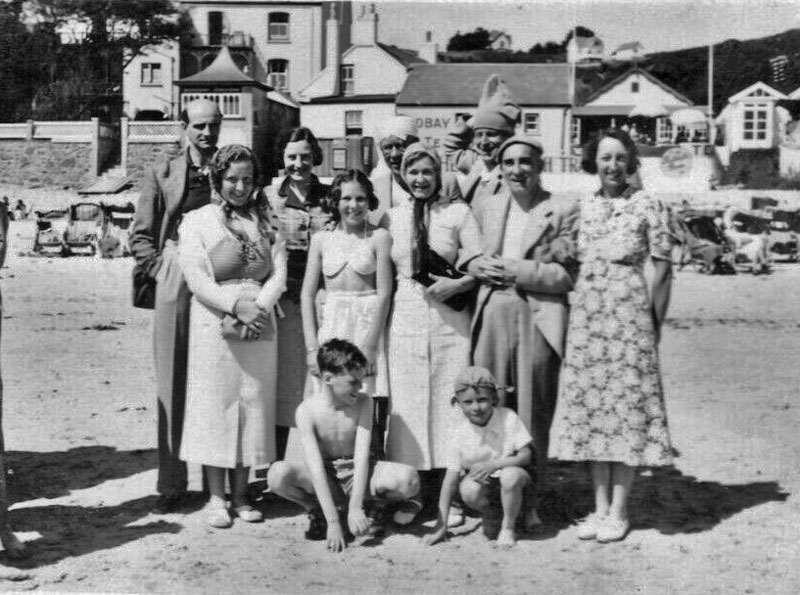 File:E22BeachGroup1938a.jpg