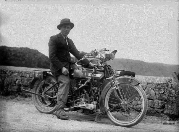File:EarlyMotorcycle4.jpg
