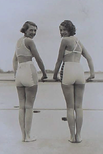 File:H25JSCAlbum1930s70Fashion.png
