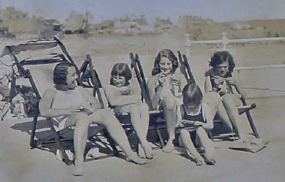 File:H25JSCAlbum1930s76Deckchairs.png