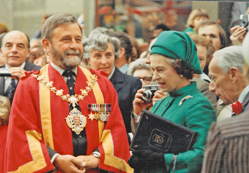 File:QueenVisit1978-4b.png