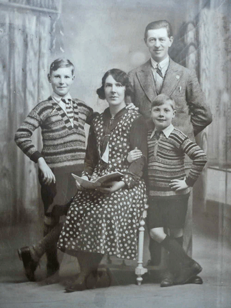 File:An24ArchangelLeMarquand&Family.png
