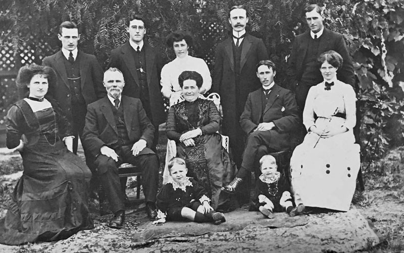 File:An17PeterHottonFamily.jpg