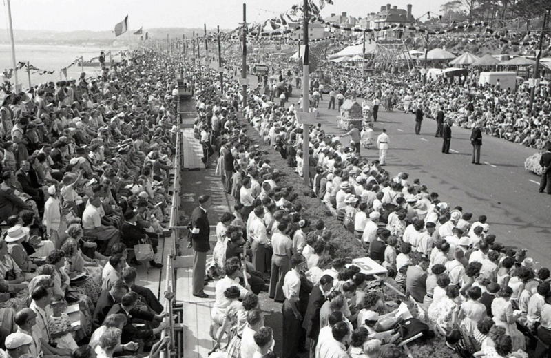 File:J25BattleOfFlowers1955.png