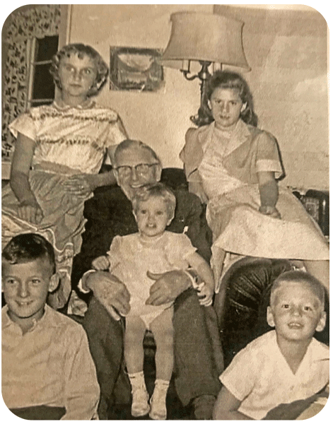 File:An24WilliamArthurStatt(1878-1965)Grandchildren1957.png