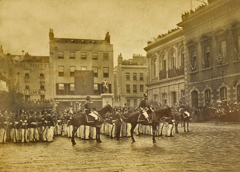 File:D17RoyalSqParadeOuless1880.jpg