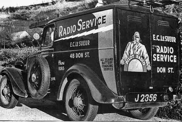File:LeSueur'sRadio1930s.jpg