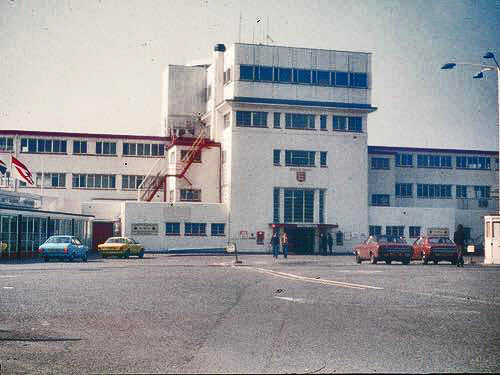File:F17Airport1977.jpg