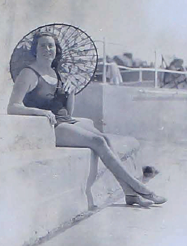 File:H25JSCAlbum1930s102Fashion.png