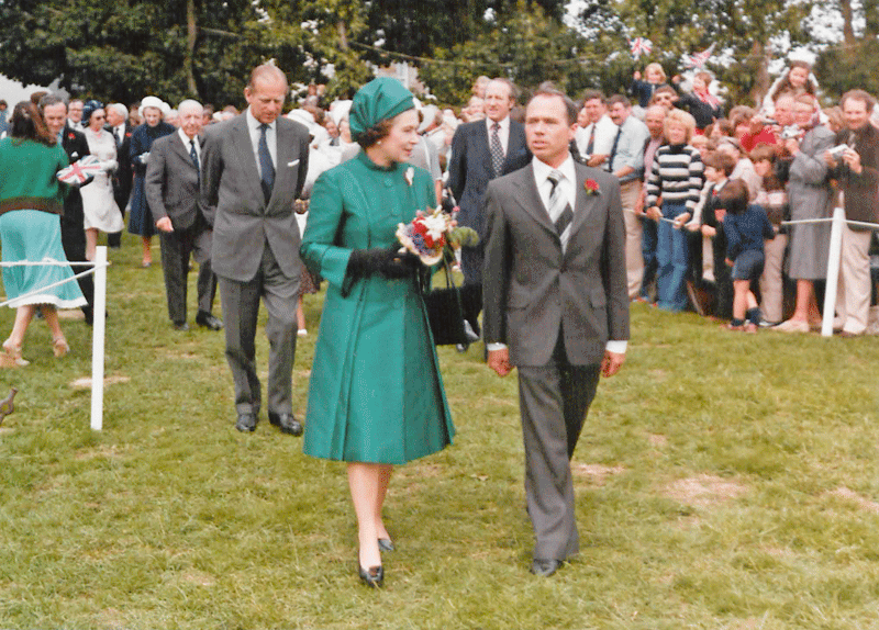 File:QueenVisit1978-15d.png