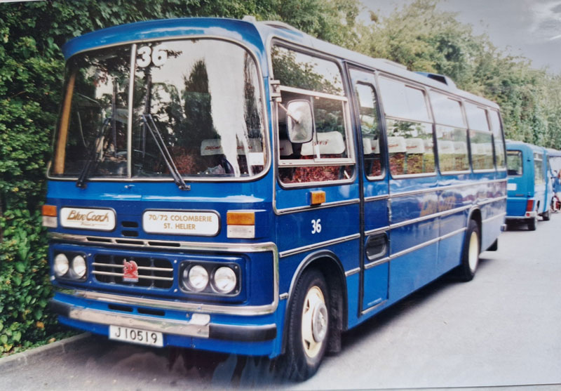 File:F25BlueCoachTours4.jpg
