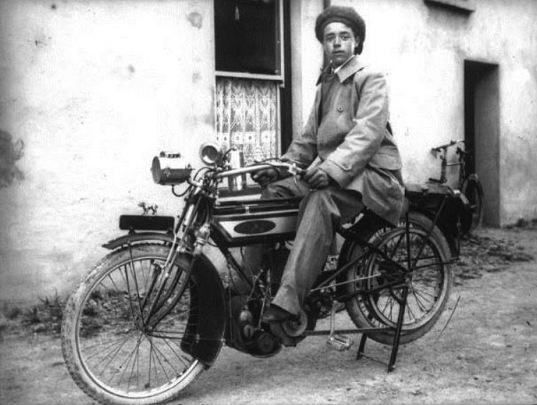 File:EarlyMotorcycle3.jpg
