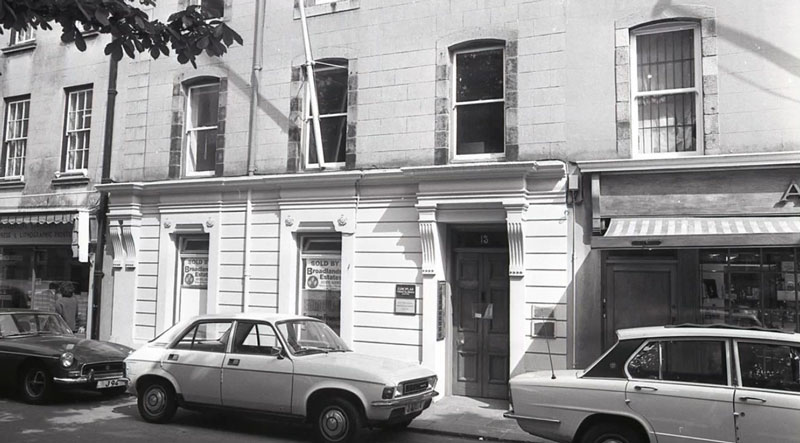 File:H23No13RoyalSquare1976.jpg