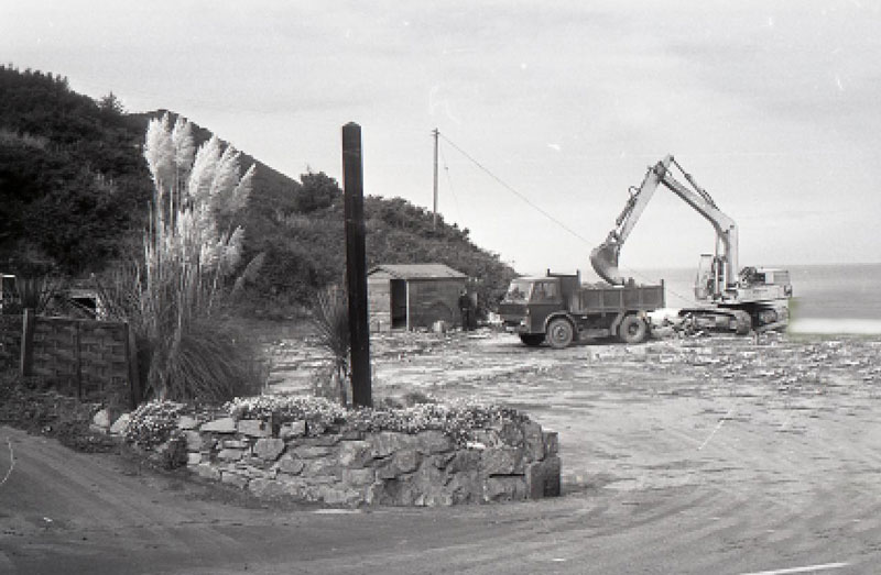 File:J18PrinceOfWalesDemolition1976.jpg